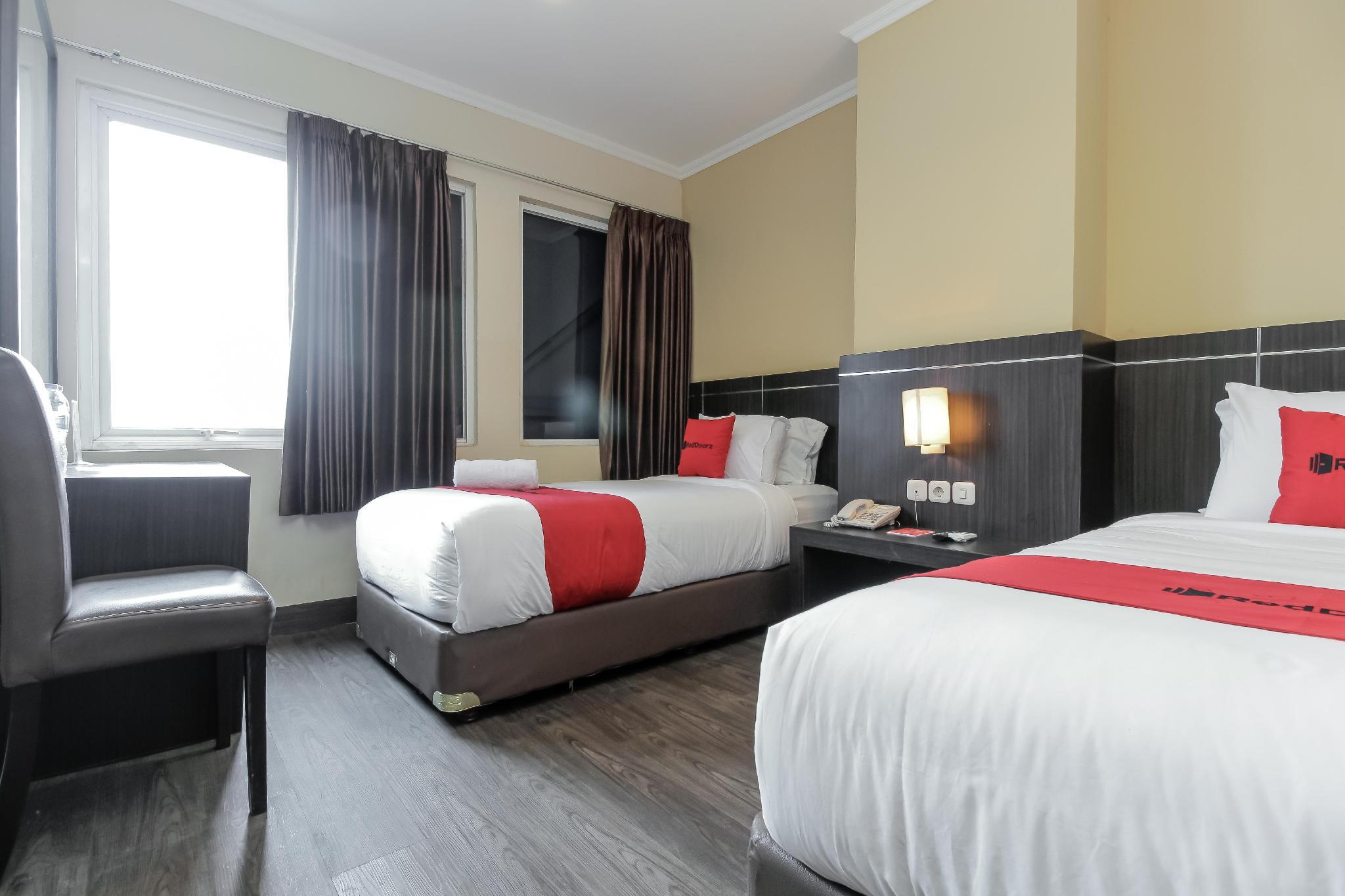 Reddoorz Plus @ Thamrin Jakarta Luaran gambar