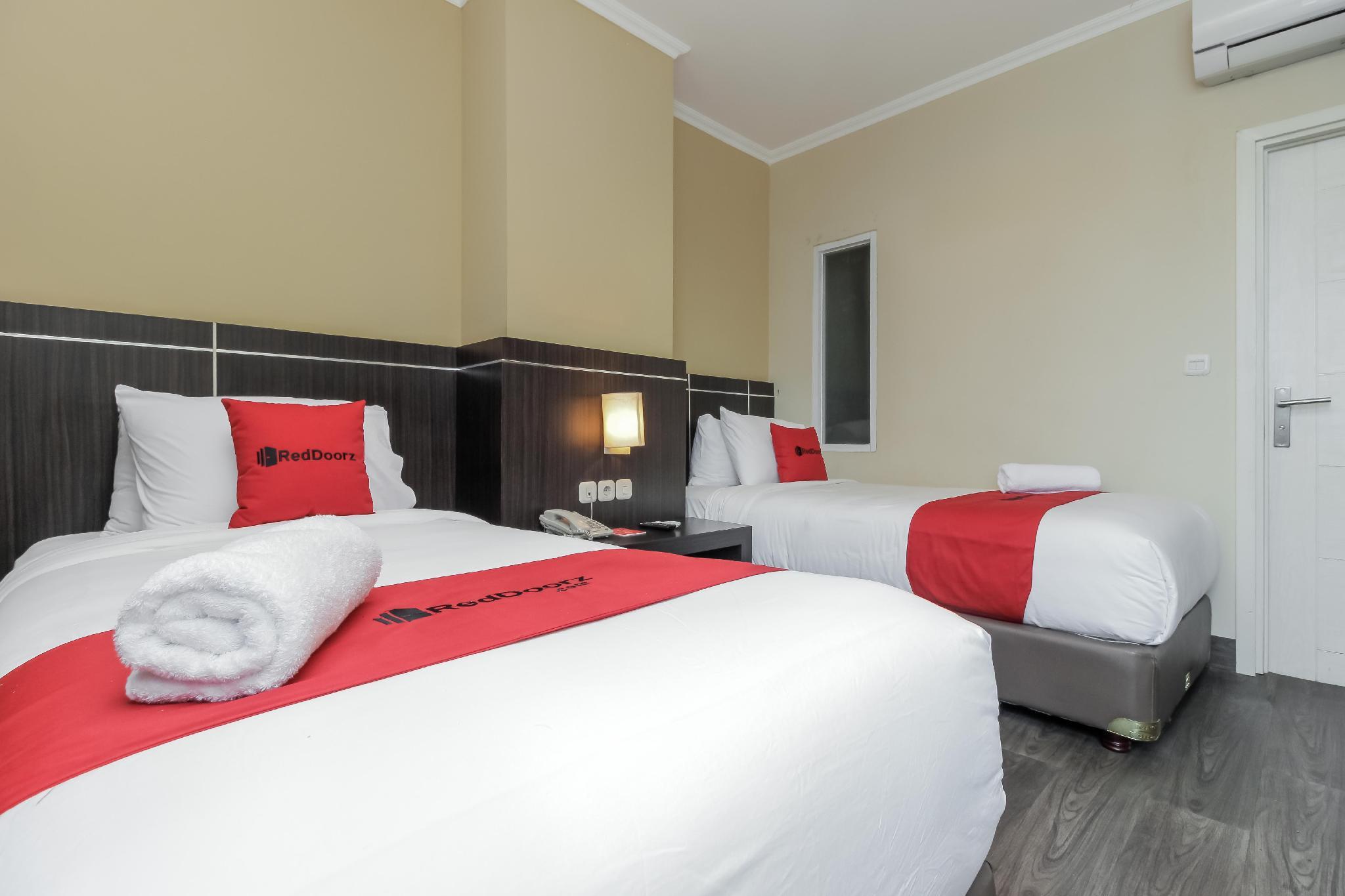 Reddoorz Plus @ Thamrin Jakarta Luaran gambar