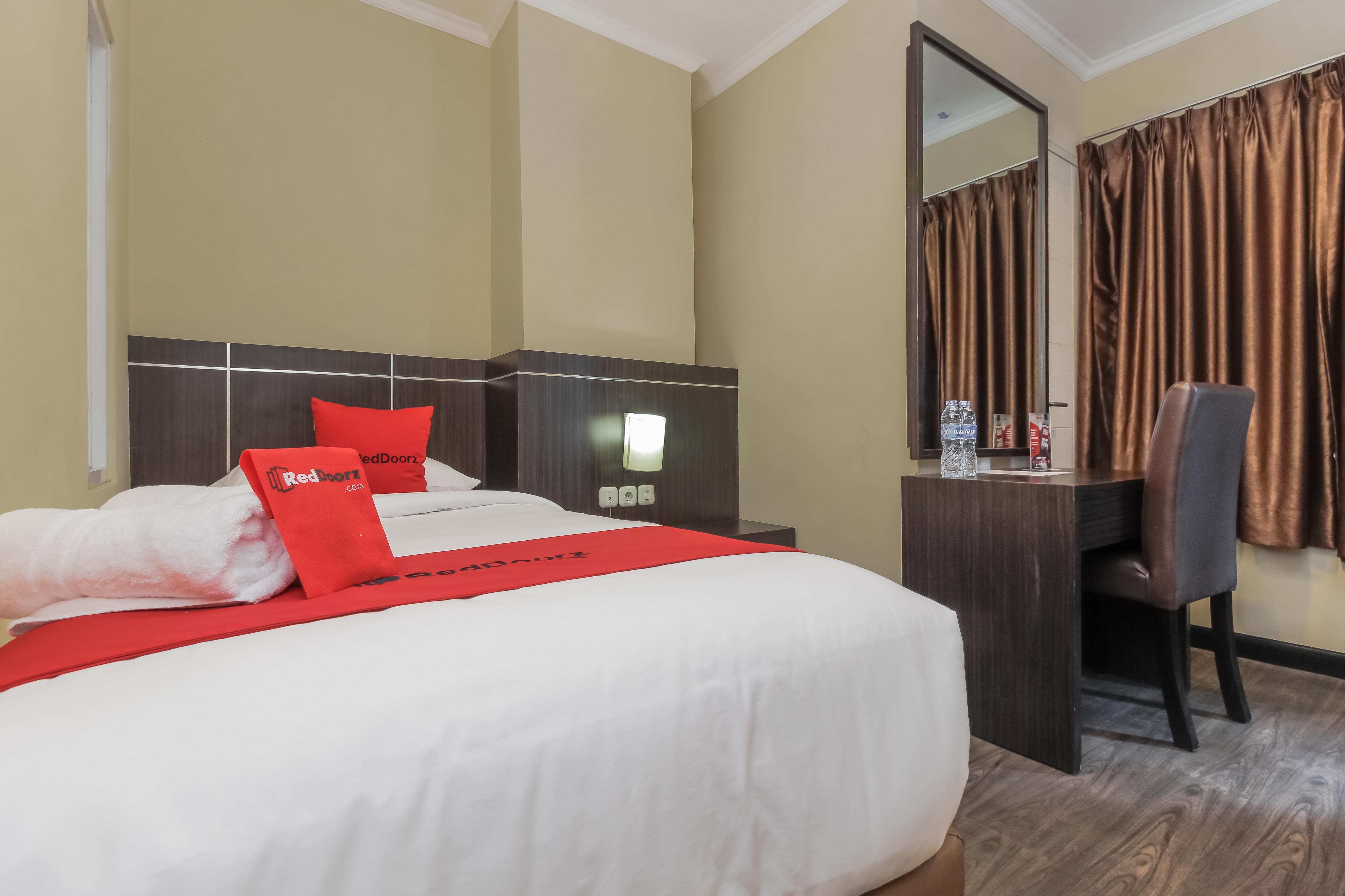 Reddoorz Plus @ Thamrin Jakarta Luaran gambar