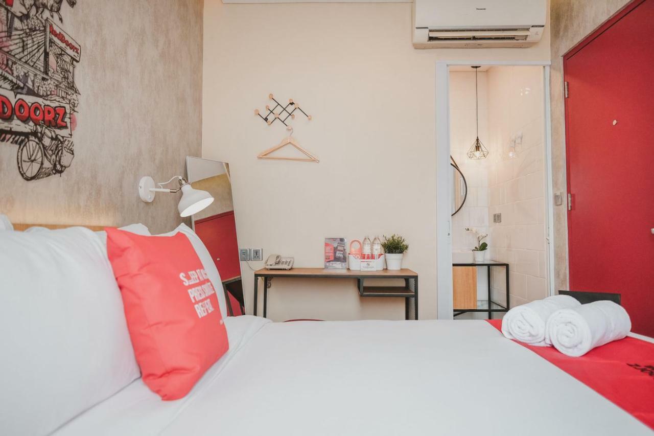 Reddoorz Plus @ Thamrin Jakarta Luaran gambar