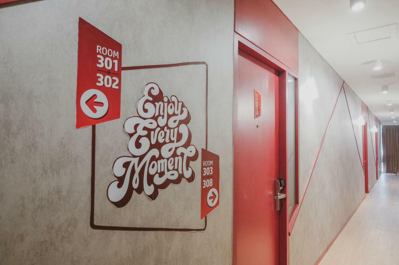 Reddoorz Plus @ Thamrin Jakarta Luaran gambar