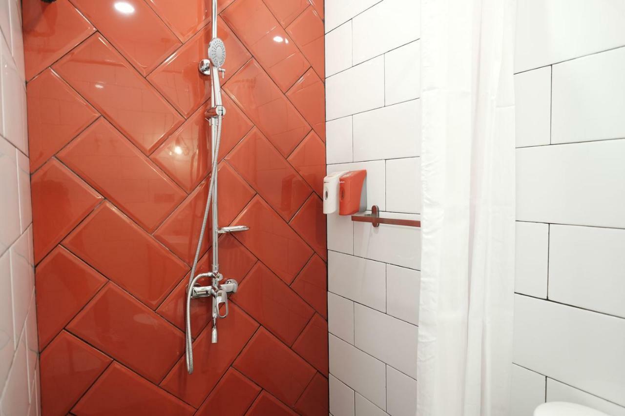 Reddoorz Plus @ Thamrin Jakarta Luaran gambar