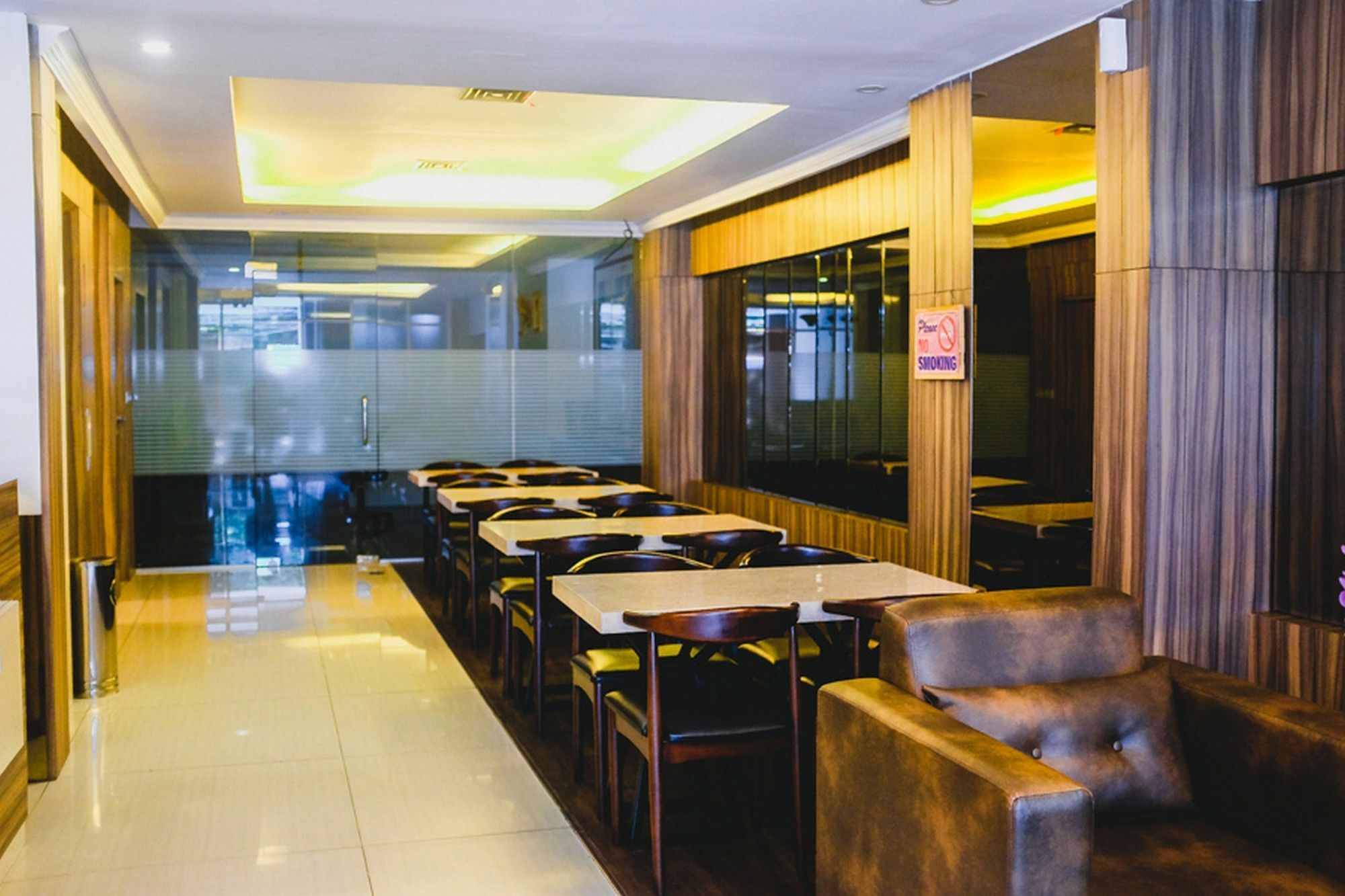 Reddoorz Plus @ Thamrin Jakarta Luaran gambar